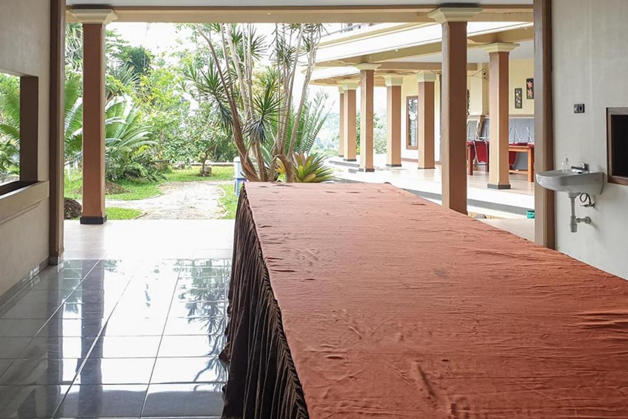 Hotel Bumi Bermi Permai Near Bermi Eco Park Mitra Reddoorz Probolinggo Exterior photo
