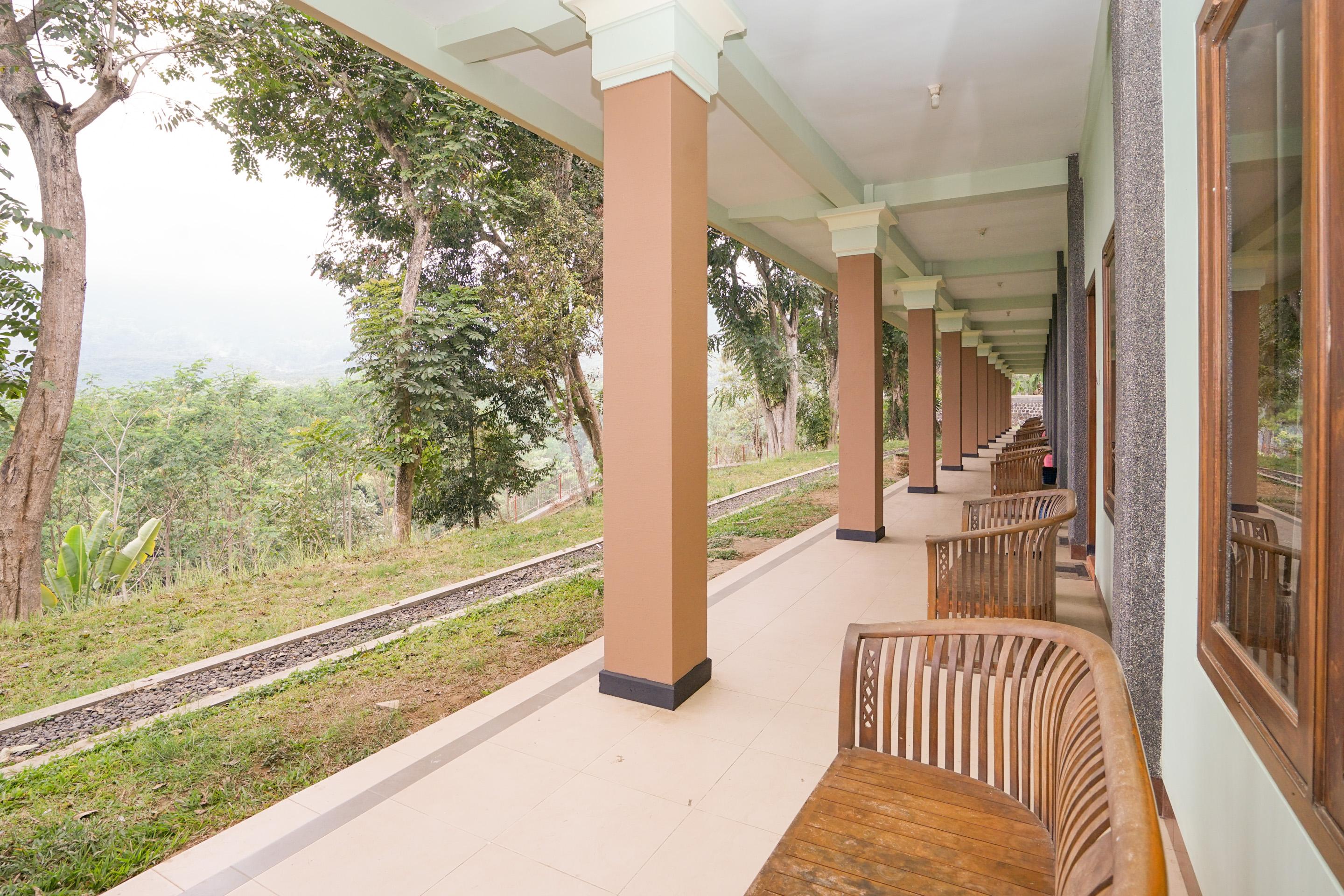 Hotel Bumi Bermi Permai Near Bermi Eco Park Mitra Reddoorz Probolinggo Exterior photo