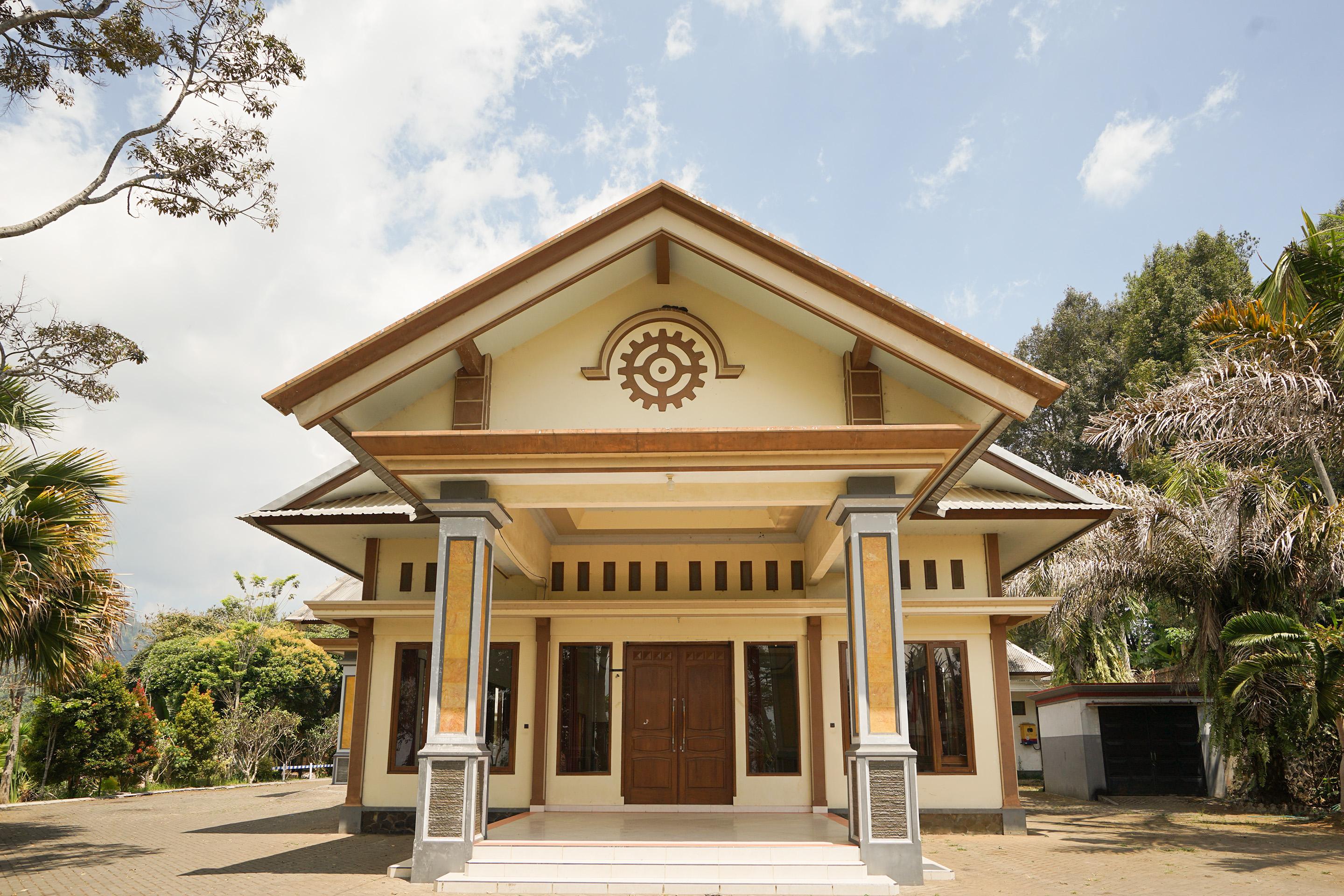 Hotel Bumi Bermi Permai Near Bermi Eco Park Mitra Reddoorz Probolinggo Exterior photo