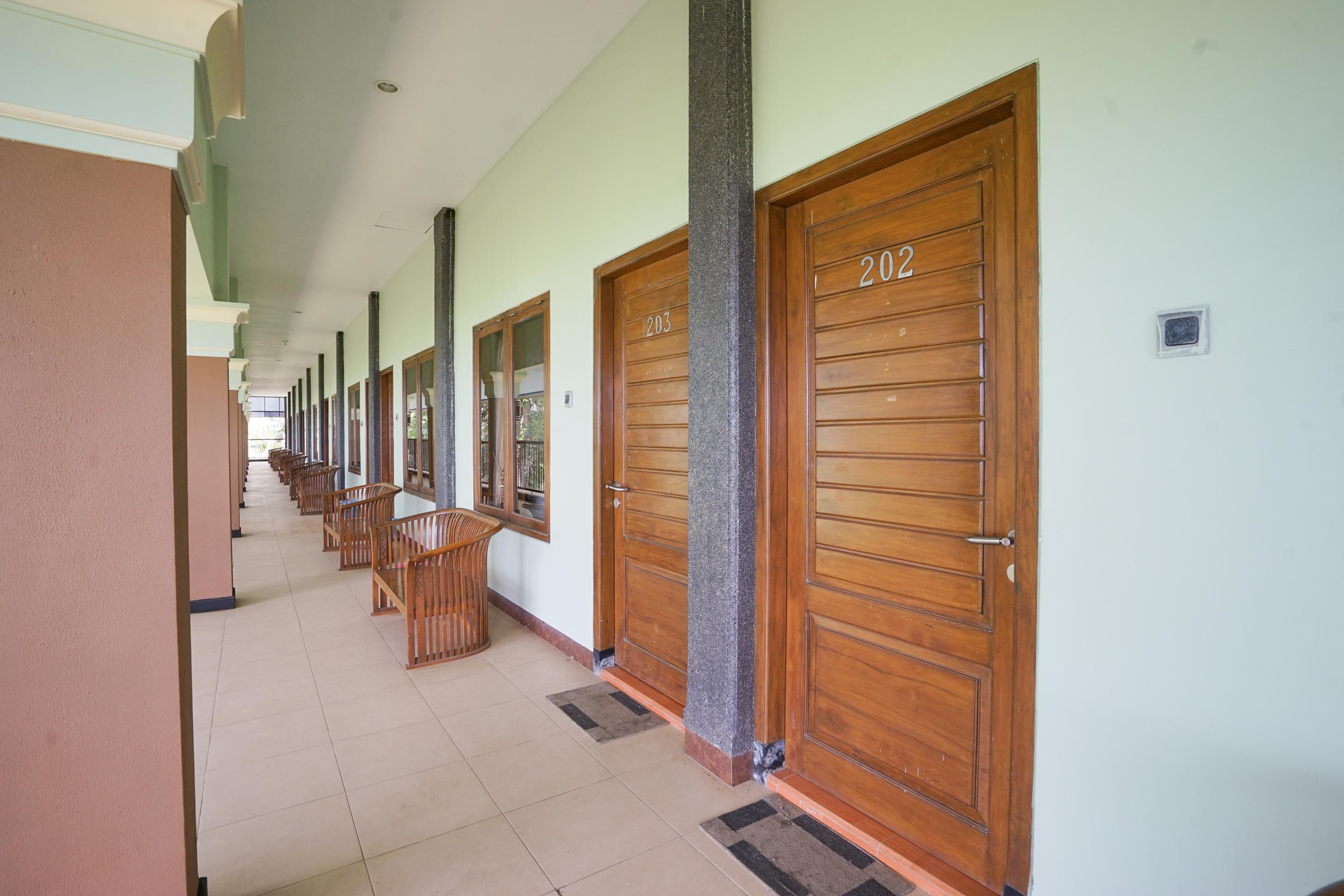 Hotel Bumi Bermi Permai Near Bermi Eco Park Mitra Reddoorz Probolinggo Exterior photo