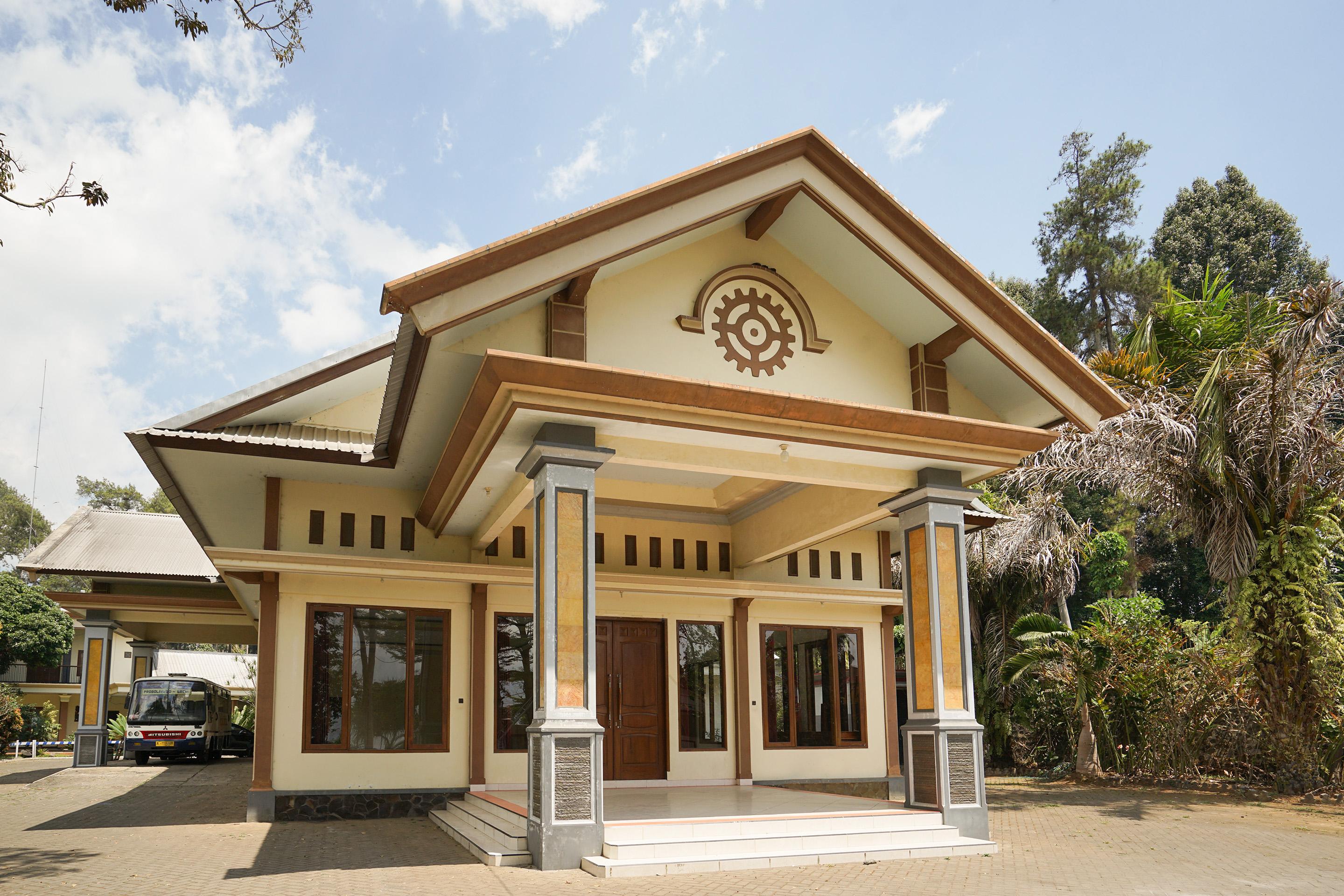 Hotel Bumi Bermi Permai Near Bermi Eco Park Mitra Reddoorz Probolinggo Exterior photo