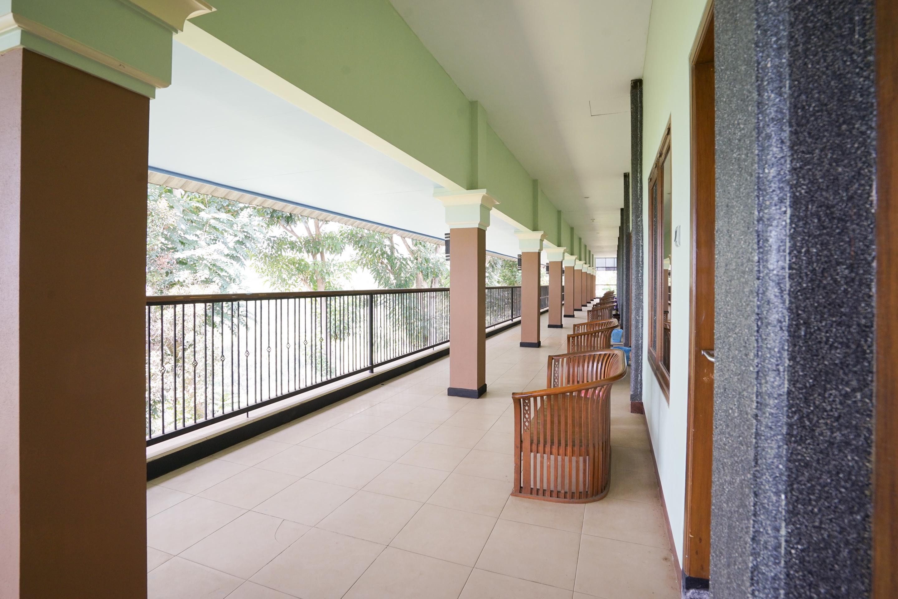 Hotel Bumi Bermi Permai Near Bermi Eco Park Mitra Reddoorz Probolinggo Exterior photo